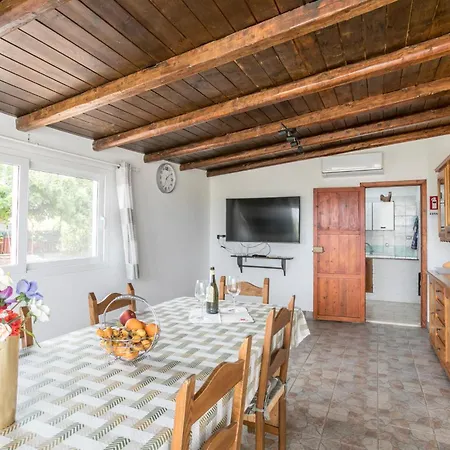 Awesome Home In Santa Maria Del Focall Santa Maria Del Focallo Room photo